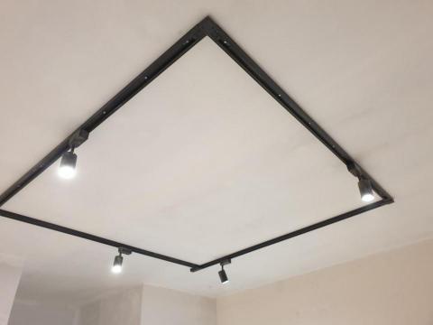 謝慶賢 - 安裝軌道燈