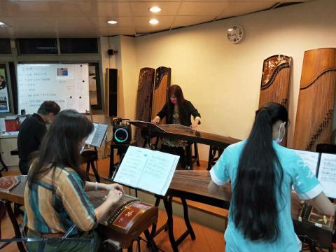 惠惠古箏教學 - 2021.10.19今晚很忙，忙著實體與線上課並行