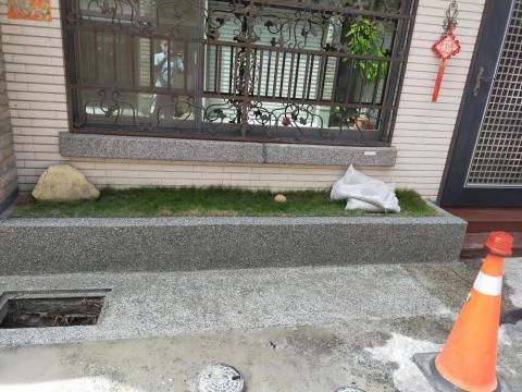 丞鑫土水修繕工程 - 住家外邊花圃抿石