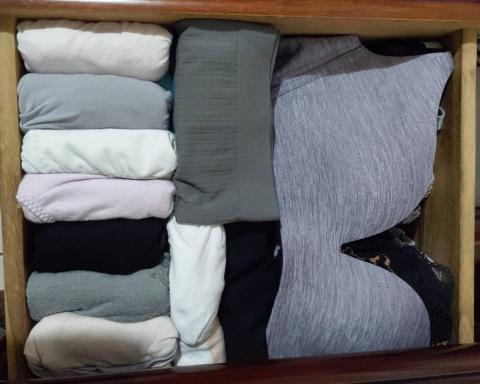 魏媽 - 原本是關不起來的抽屜，經過整理，不僅方便拿取，還美觀。