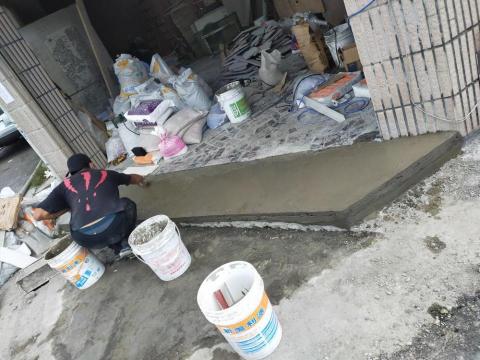 丞鑫土水修繕工程 - 店家前門打底（泥作）