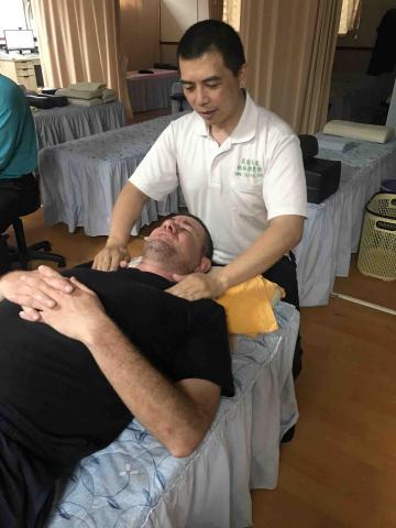 熊師傅深層經絡推拿按摩工作室 - 法國客人也喜歡! 熊師傅深層經絡推拿按摩工作室 - 法國客人也喜歡!