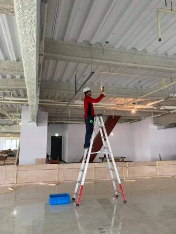 弘勤水電消防工程行 - 300顆消防撒水頭移位