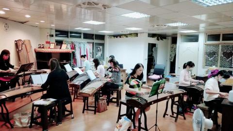 惠惠古箏教學 - 同學都很認真，期待疫情快快穩定