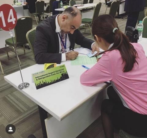 Cindy Tsao - 擔任會展人員，協助廠商合作與洽談