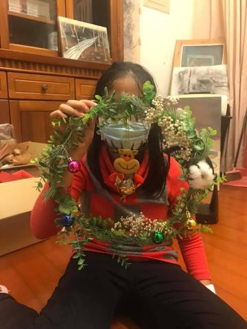 詹琇鈞 - 學生製作聖誕花圈完成品