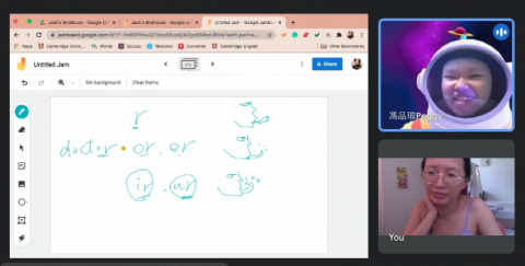 Funlearning - [Reading Section]
Flashcards are the best tool when it comes to memory new vocabulary. Before starting a new story, we'll go through some exercises for vocabulary and pronunciation.