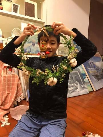 詹琇鈞 - 學生製作聖誕花圈完成品