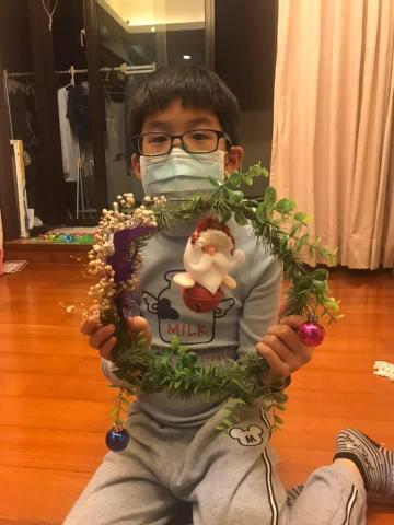 詹琇鈞 - 學生製作聖誕花圈完成品