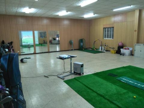 建造揮桿高爾夫教學工作室 - 教學工作室內部場景2
