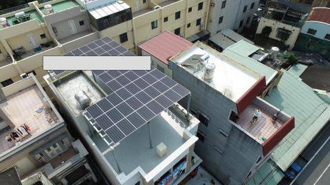天晴能源陳副總 - 住家太陽能屋頂4.5米高度.隔熱遮陽擋雨.底下空間動線佳