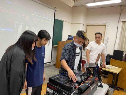 校園活動表演DJ 派對DJ 婚禮DJ DJ教學服務(DINO - 社團教學