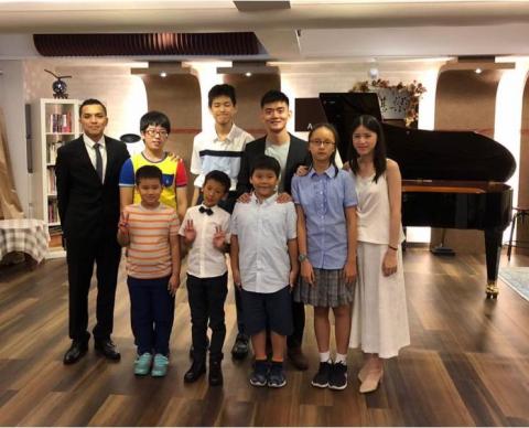 嘉智老師 - 2018 年 天湛樂表演廳 《 莊育婷、鄭嘉智 學生聯合音樂會 》