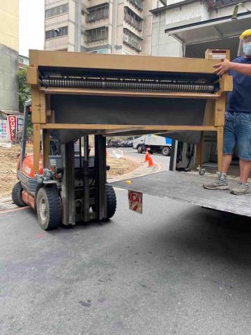 佳弘交通（店面二手設備載運搬運） - 堆高機輔助，協助客人載運大型物品