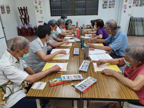 體適能、瑜伽教練 - 樂齡藝術紓壓創作