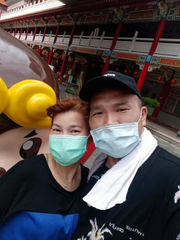 夫妻檔居家環境清潔 - 去年去廟裏當義工，掃一整天，雖然回到了家，累的半死，但想到能有機會為神明服務，流的汗水，也都值得了