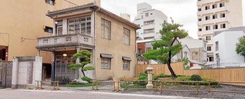 提供割草服務的專家鹿角枝園藝