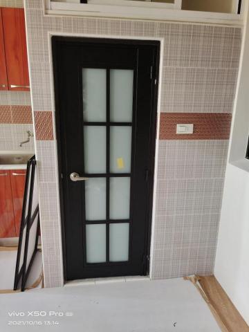 富井 - 烤漆削光黑鋁門霧面玻璃