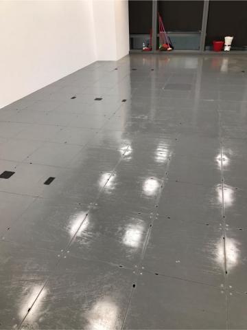 專業拆除_妮妮 - 全面地板去除塑膠墊後的除膠