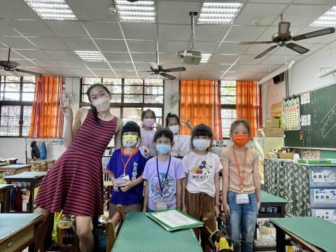 台中西區鋼琴家教老師推薦牙牙老師