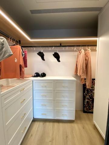 崴珵視覺工程有限公司 - 女生最愛的夢幻更衣室，屬於自己的粉紅空間，裝扮出最美的樣子