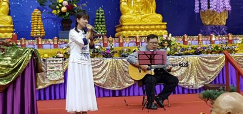 陳泓勻老師€泓彈音樂工作室 - 彰化體育館法會表演 陳泓勻老師€泓彈音樂工作室 - 彰化體育館法會表演