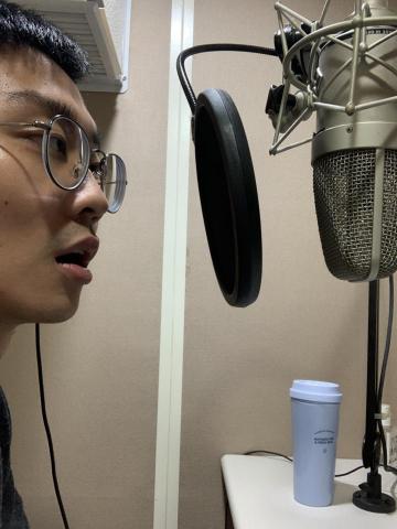 王翊安 - 於錄音室錄製遊戲男主角時側拍