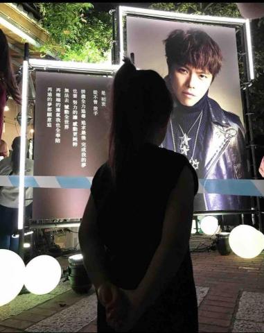 提供髮色卡服務的專家概念髮藝