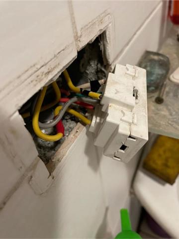 偉倫 - 插座更換