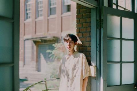 張育嘉 - 在台大文學院前拍的喔！