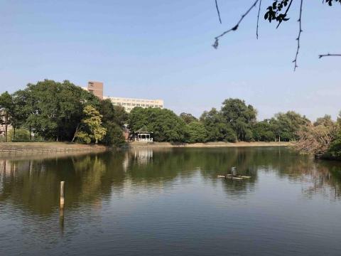 彭同學 - 清大成功湖