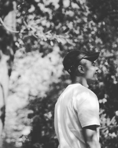 提供拍照區服務的專家暴龍先生