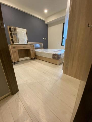 Ua Floors 台北忠孝門市 唐承國際股份有限公司 - 超耐磨木地板