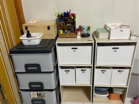 整理師佩儀 - After)雖然原本就有整理，但因為公共區域又開放式空間，容易讓人隨手一放又亂了，利用收納盒較低視覺噪音以外也會在有隨收放的機會！