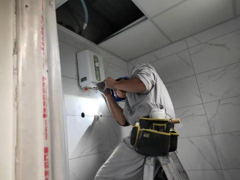 邱先生 - 翻修屋，新增即熱型電熱水器