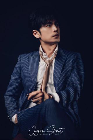 馬駿個人影像工作室 - 西裝業配特殊光影