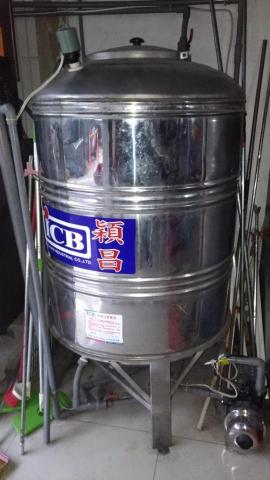 何嘉商 - 水塔,加壓馬達 何嘉商 - 水塔,加壓馬達