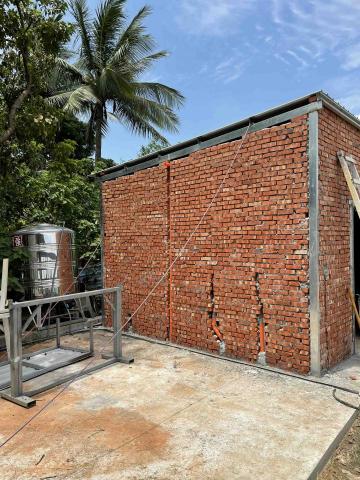 誌允有限公司 - 鐵皮屋頂and砌磚牆