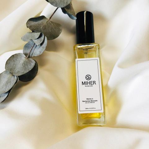 amelie - 微商攝，香水的商品攝影