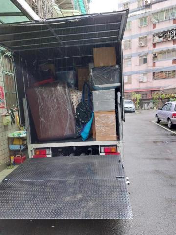 新聯精緻搬家 - 怎麼最近搬的都是大車…… 新聯精緻搬家 - 怎麼最近搬的都是大車……