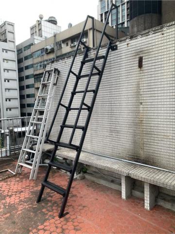 史密斯設計有限公司 - 不銹鋼粉體烤漆造型頂樓維修梯