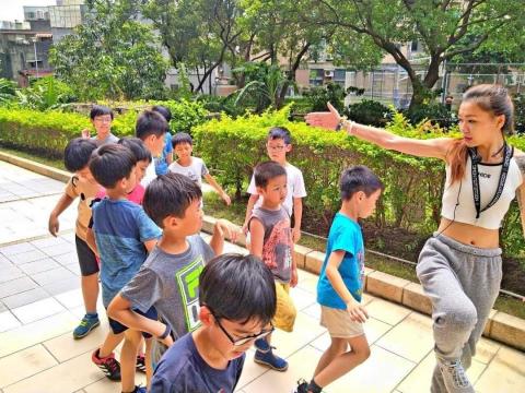 川RAVE-33老師 - 夢想家流行藝術教育中心(桃園) 2019暑期夏令營 鬼步舞教學
