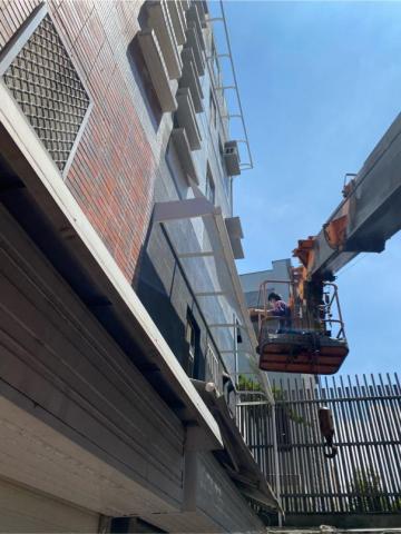 鑫鋮金屬不銹鋼設計 - 不繡鋼雨遮安裝