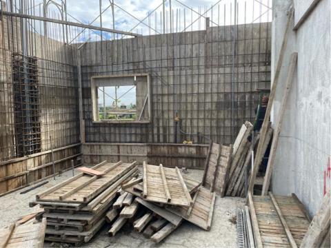 鴻凖營造股份有限公司 - 牆面模板組立，鋼筋綁紮完成