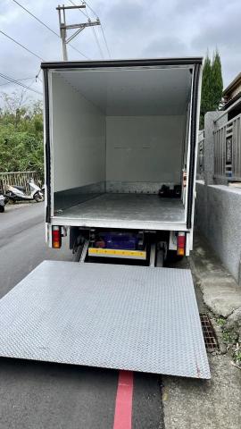 亞星貨運有限公司 - 全新5.0堅達箱型車，附大型升降電動尾門及電動油壓推板車