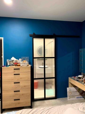 史密斯設計有限公司 - 懸吊式黑鐵滑軌門