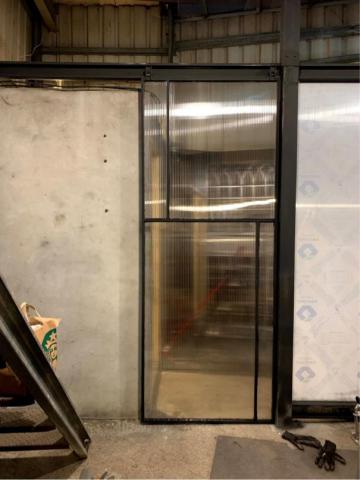 史密斯設計有限公司 - 黑鐵造型玻璃滑門