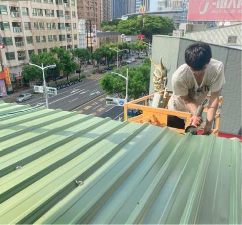 鑫鋮金屬不銹鋼設計 - 鐵皮屋更換鈑