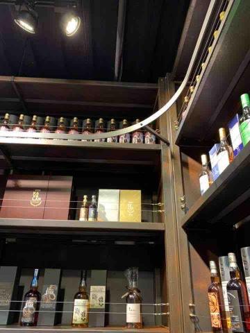 史密斯設計有限公司 - 威士忌會所L型巨大黑鐵櫃滑梯軌道