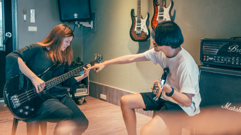 這球吉他專門學院 - 